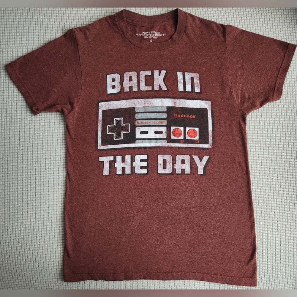 Small - Nintendo Graphic Men's T-shirt Tee Shirt - Red/Maroon